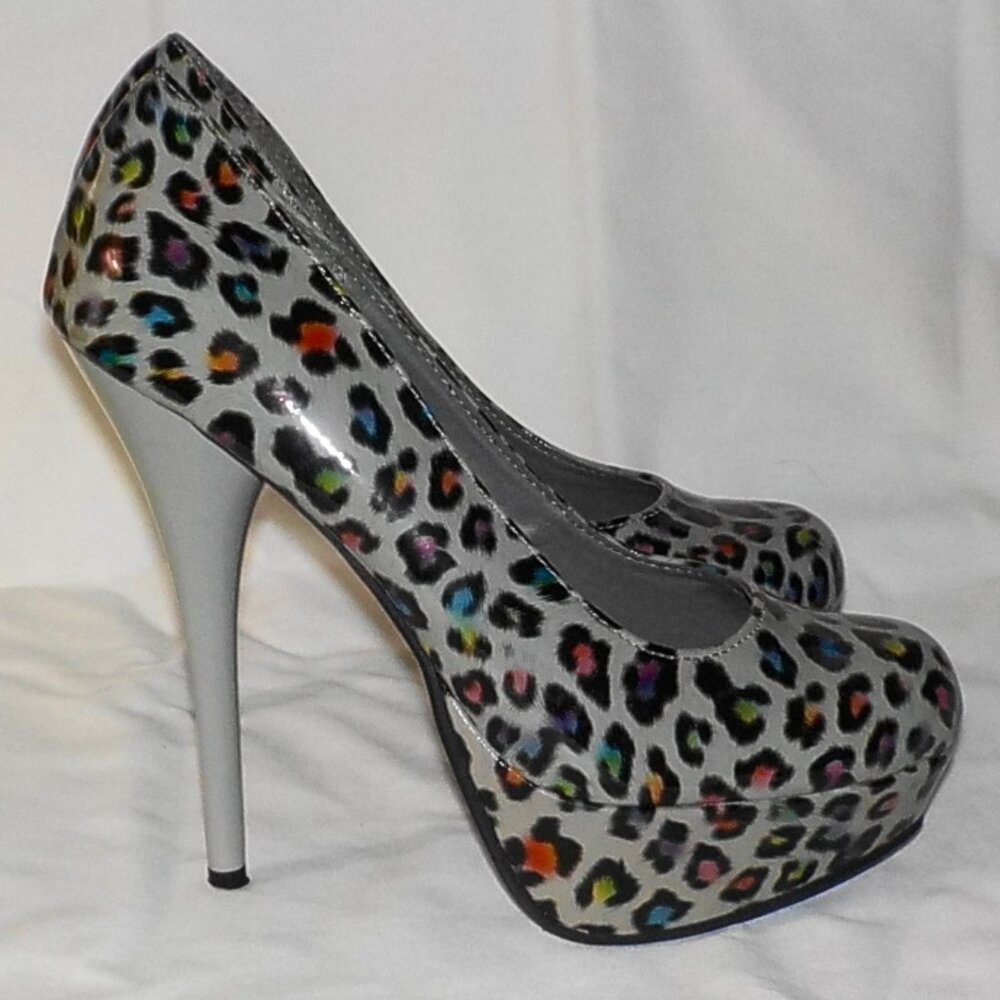 *CLEARANCE NO DISCOUNTS* Bamboo stiletto heels sz 6 M animal print EUC